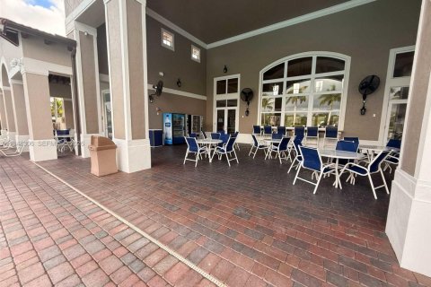 Снять в аренду кондоминиум в Катлер-Бей, Флорида 2 спальни, 75.16м2, № 2004639 - фото 5