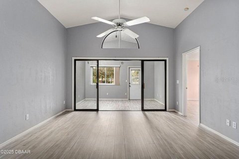 House in Port Orange, Florida 2 bedrooms, 127.28 sq.m. № 1879317 - photo 9