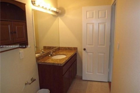 Condominio en alquiler en Miami, Florida, 1 dormitorio, 54.44 m2 № 1955891 - foto 3