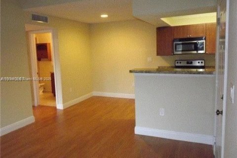 Condominio en alquiler en Miami, Florida, 1 dormitorio, 54.44 m2 № 1955891 - foto 6