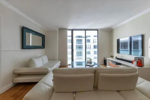 Condo in Bal Harbour, Florida, 2 bedrooms  № 2192306 - photo 3