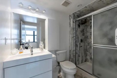 Condo in Bal Harbour, Florida, 2 bedrooms  № 2192306 - photo 13