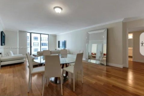 Condo in Bal Harbour, Florida, 2 bedrooms  № 2192306 - photo 2