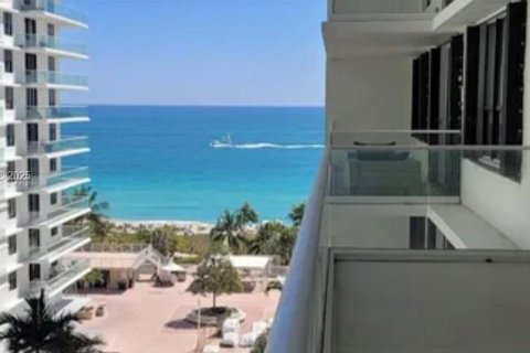 Condo in Bal Harbour, Florida, 2 bedrooms  № 2192306 - photo 17