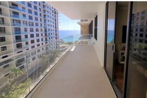 Condo in Bal Harbour, Florida, 2 bedrooms  № 2192306 - photo 14