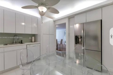 Condo in Bal Harbour, Florida, 2 bedrooms  № 2192306 - photo 6
