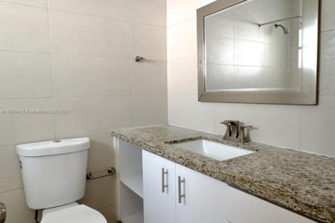 Townhouse in North Miami, Florida 2 bedrooms, 165.37 sq.m. № 1941391 - photo 11