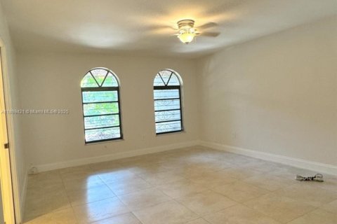 Townhouse in North Miami, Florida 2 bedrooms, 165.37 sq.m. № 1941391 - photo 13