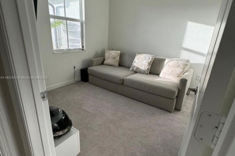 Casa en alquiler en Miami, Florida, 3 dormitorios, 137.77 m2 № 1951774 - foto 23