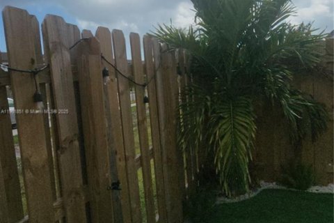 Casa en alquiler en Miami, Florida, 3 dormitorios, 137.77 m2 № 1951774 - foto 6