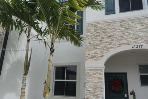 Casa en alquiler en Miami, Florida, 3 dormitorios, 137.77 m2 № 1951774 - foto 2