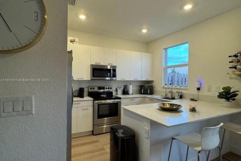 Casa en alquiler en Miami, Florida, 3 dormitorios, 137.77 m2 № 1951774 - foto 21