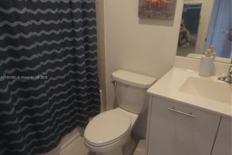 Casa en alquiler en Miami, Florida, 3 dormitorios, 137.77 m2 № 1951774 - foto 9
