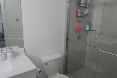 Casa en alquiler en Miami, Florida, 3 dormitorios, 137.77 m2 № 1951774 - foto 8