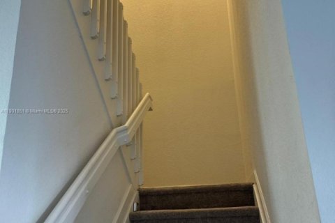 Casa en alquiler en Miami, Florida, 3 dormitorios, 137.77 m2 № 1951774 - foto 22