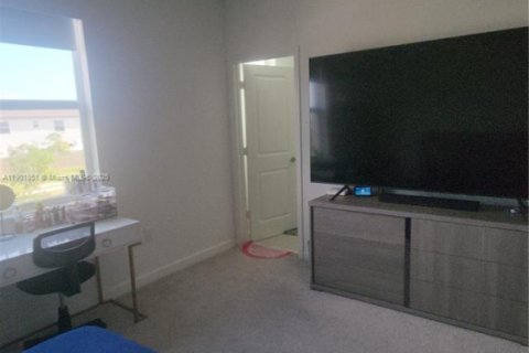 Casa en alquiler en Miami, Florida, 3 dormitorios, 137.77 m2 № 1951774 - foto 7