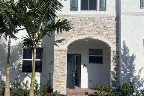 Casa en alquiler en Miami, Florida, 3 dormitorios, 137.77 m2 № 1951774 - foto 14