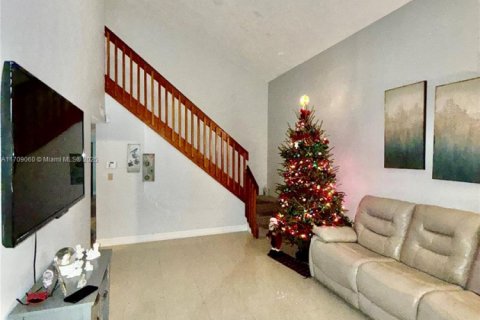 House in Miami, Florida 4 bedrooms, 184.6 sq.m. № 1712121 - photo 10