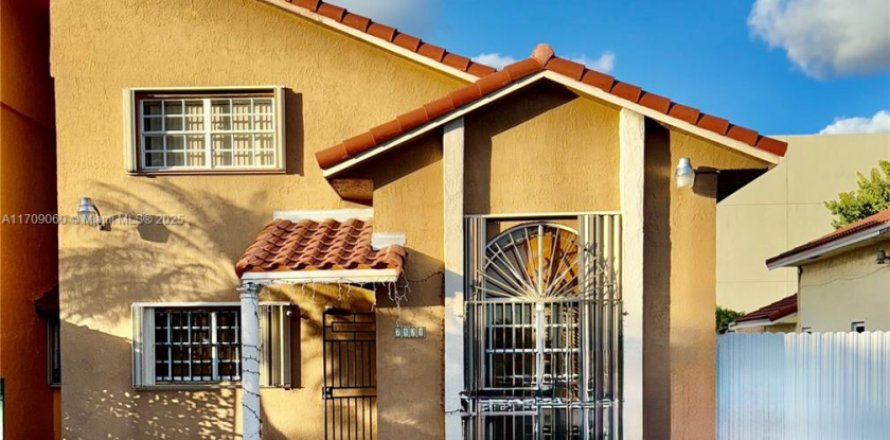 House in Miami, Florida 4 bedrooms, 184.6 sq.m. № 1712121