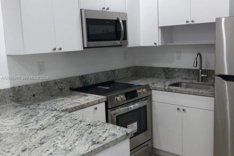 Copropriété à louer à Coral Gables, Floride: 32.98 m2 № 2384976 - photo 6