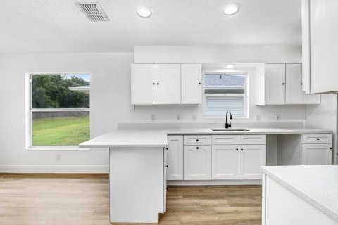House in Lakeland, Florida 3 bedrooms, 158.77 sq.m. № 2120907 - photo 6