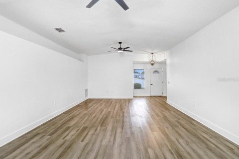 House in Lakeland, Florida 3 bedrooms, 158.77 sq.m. № 2120907 - photo 8