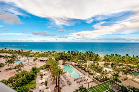 Condo in Bal Harbour, Florida, 2 bedrooms  № 1057686 - photo 1