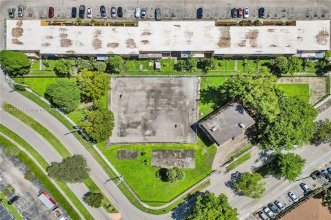 Купить коммерческую недвижимость в Санрайз, Флорида № 1942357 - фото 6