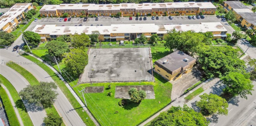 Коммерческая недвижимость в Санрайз, Флорида № 1942357