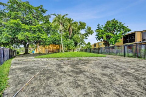 Купить коммерческую недвижимость в Санрайз, Флорида № 1942357 - фото 8