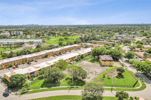 Купить коммерческую недвижимость в Санрайз, Флорида № 1942357 - фото 7