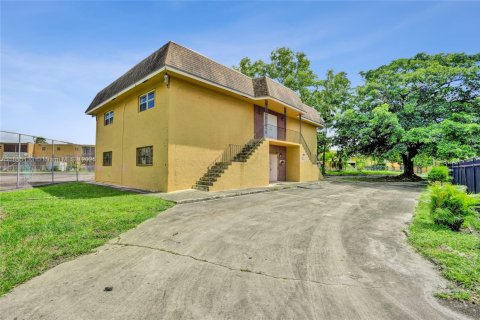 Купить коммерческую недвижимость в Санрайз, Флорида № 1942357 - фото 9