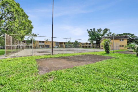 Купить коммерческую недвижимость в Санрайз, Флорида № 1942357 - фото 12