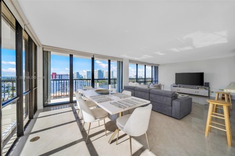 Copropriété à louer à Hallandale Beach, Floride: 2 chambres, 126.35 m2 № 2050764 - photo 5