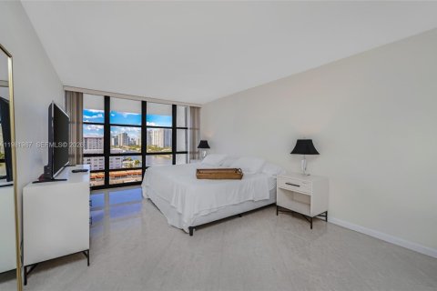 Copropriété à louer à Hallandale Beach, Floride: 2 chambres, 126.35 m2 № 2050764 - photo 23