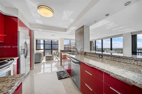 Copropriété à louer à Hallandale Beach, Floride: 2 chambres, 126.35 m2 № 2050764 - photo 14