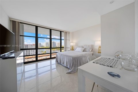 Copropriété à louer à Hallandale Beach, Floride: 2 chambres, 126.35 m2 № 2050764 - photo 29