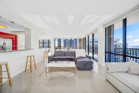 Copropriété à louer à Hallandale Beach, Floride: 2 chambres, 126.35 m2 № 2050764 - photo 10