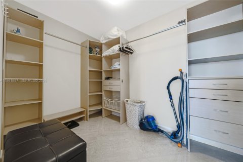 Copropriété à louer à Hallandale Beach, Floride: 2 chambres, 126.35 m2 № 2050764 - photo 27