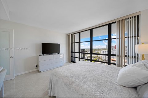 Copropriété à louer à Hallandale Beach, Floride: 2 chambres, 126.35 m2 № 2050764 - photo 30