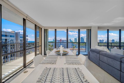 Copropriété à louer à Hallandale Beach, Floride: 2 chambres, 126.35 m2 № 2050764 - photo 4