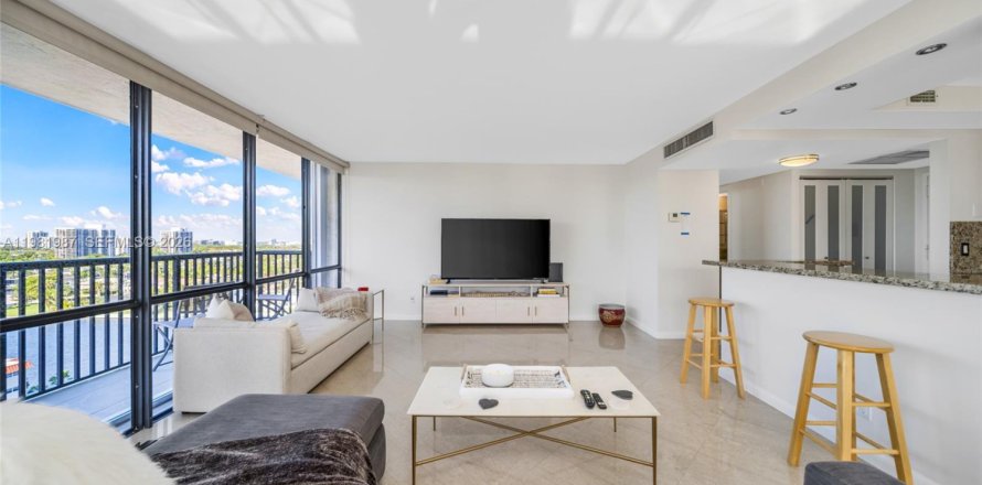 Condo à Hallandale Beach, Floride, 2 chambres  № 2050764