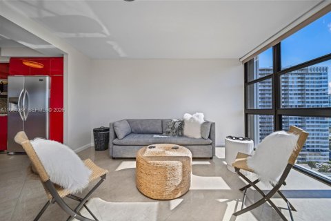 Copropriété à louer à Hallandale Beach, Floride: 2 chambres, 126.35 m2 № 2050764 - photo 17