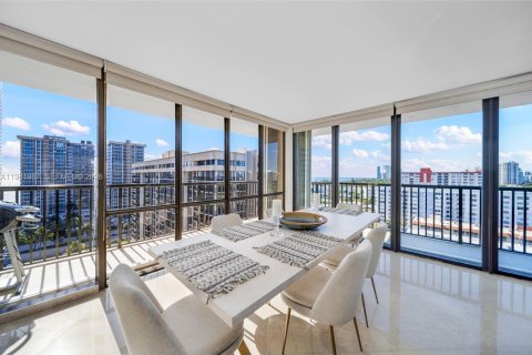 Copropriété à louer à Hallandale Beach, Floride: 2 chambres, 126.35 m2 № 2050764 - photo 2