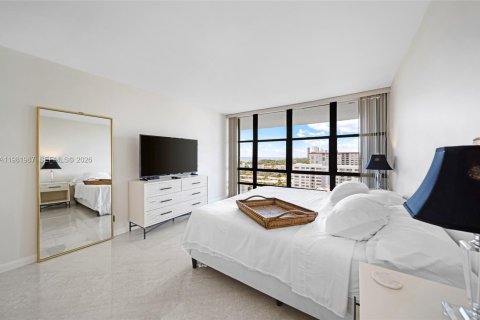Copropriété à louer à Hallandale Beach, Floride: 2 chambres, 126.35 m2 № 2050764 - photo 24