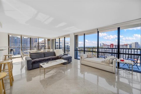 Copropriété à louer à Hallandale Beach, Floride: 2 chambres, 126.35 m2 № 2050764 - photo 7