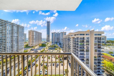 Copropriété à louer à Hallandale Beach, Floride: 2 chambres, 126.35 m2 № 2050764 - photo 20