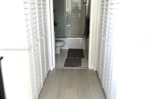 Снять в аренду кондоминиум в Авентура, Флорида 2 спальни, 109.62м2, № 1955237 - фото 8