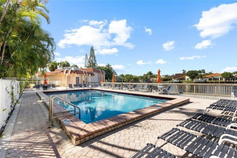 Condominio en venta en Hallandale Beach, Florida, 1 dormitorio, 102.19 m2 № 1991537 - foto 2