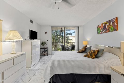 Condominio en venta en Hallandale Beach, Florida, 1 dormitorio, 102.19 m2 № 1991537 - foto 11